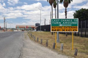 A sign warning motorists that this is their last chance to turn around before entering Mexico.