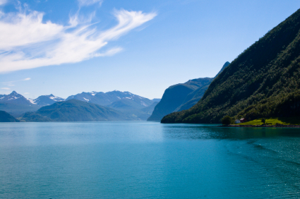 entering geiranger fjord