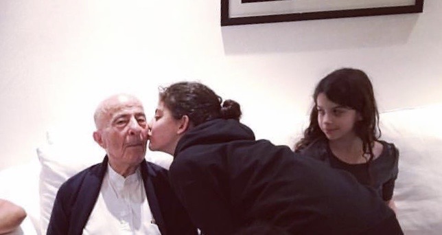 With his granddaughters on the last trip to Dubai